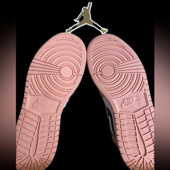 Beautiful Authentic Nike Air Jordan 1 Mid, NWT! - Picture 7 of 8